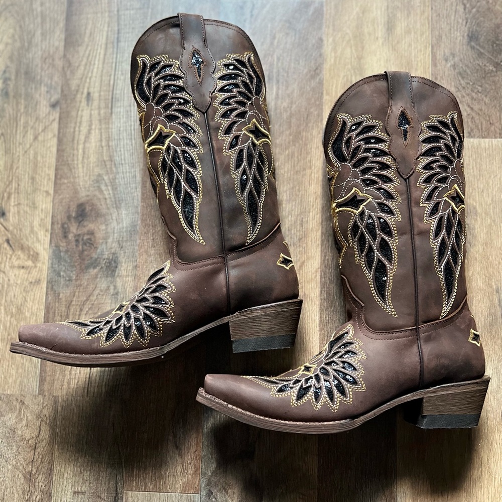 NEW - ladies size 7.5 boots